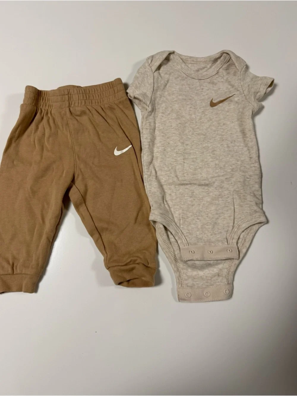 Nike Beige Bodysuit with Brown Pants Baby Set - Picture 4 of 7